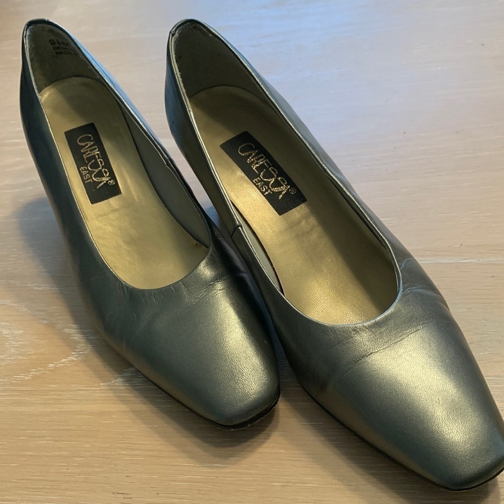 Caressa East Leather Oakley Chunky Heel Pewter color 2.5” heels, some wear